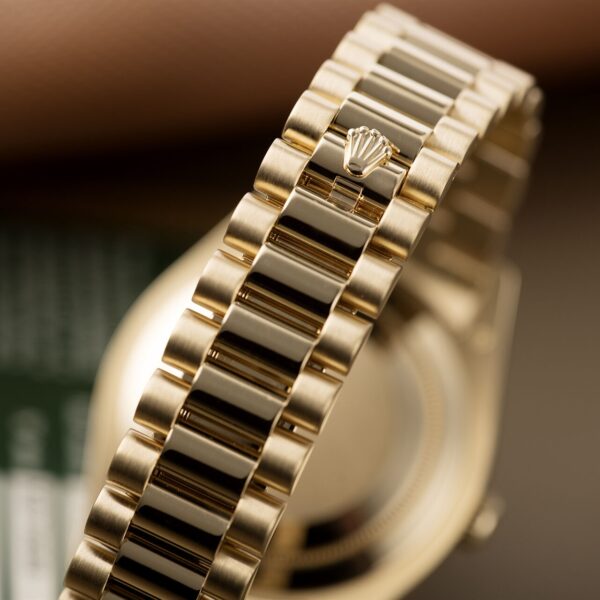 Day-Date II Golden Diamond Scale 41mm - Image 5